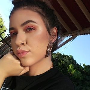 Meet your Posher, Angelica